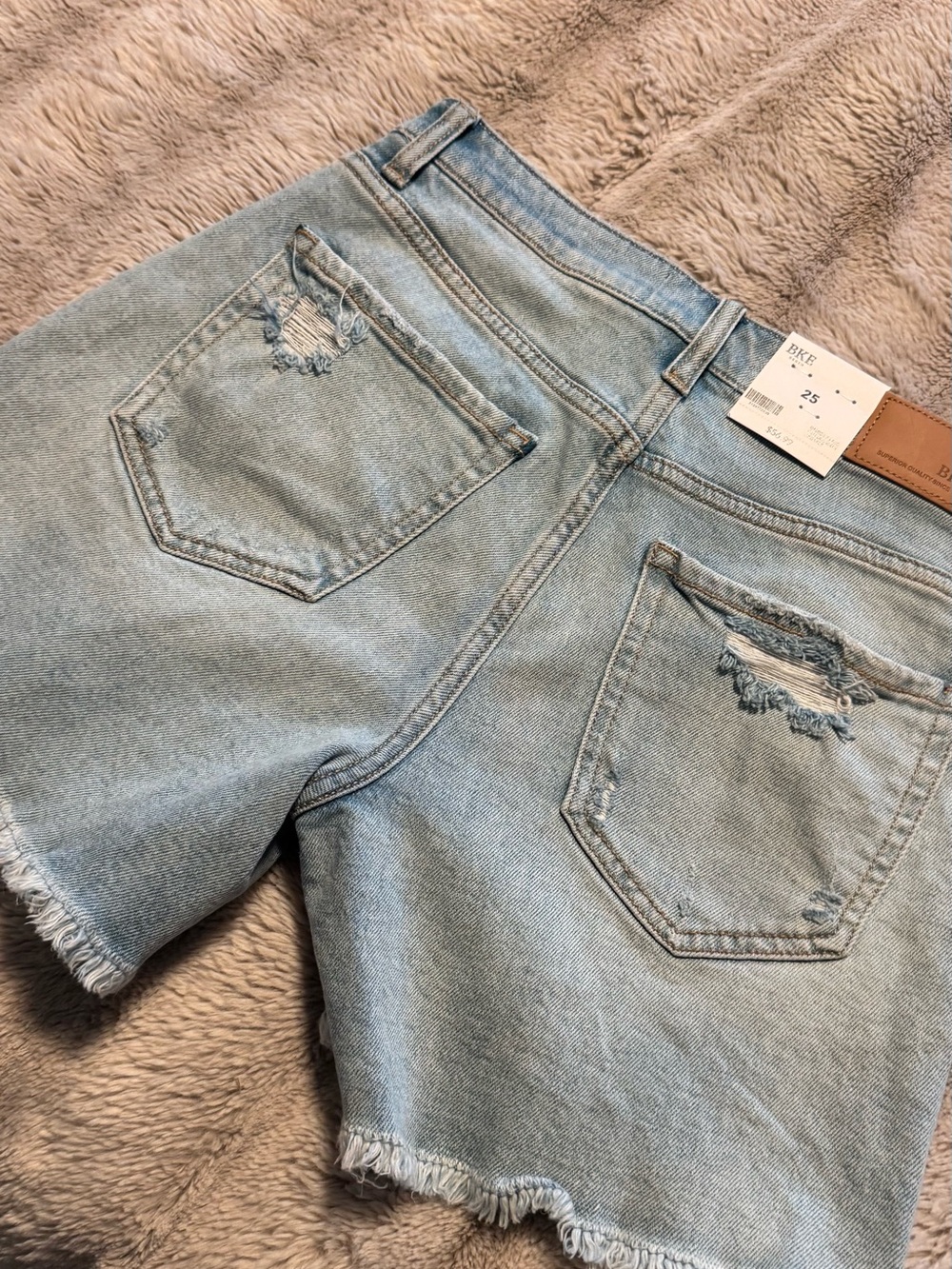 NWT - BKE Light Wash Distressed Denim Shorts - Picture 5 of 5